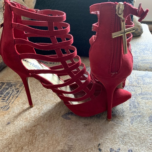 Charlotte Russe Red stiletto heels with gold cross on the back size 9 - Picture 10 of 15